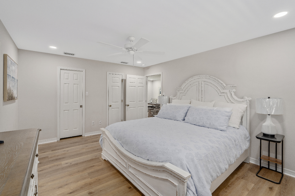 Modern 3BR Retreat - Screened Porch, Workspaces, & Prime Location - Photo 7