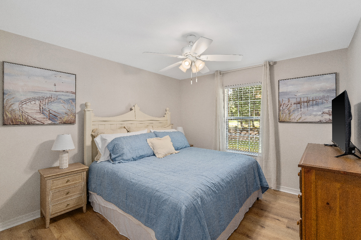 Modern 3BR Retreat - Screened Porch, Workspaces, & Prime Location - Photo 10