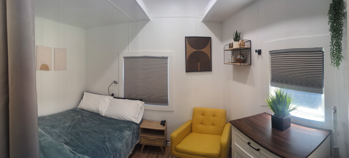Tiny home, clean, cute, private with laundry - Photo 6