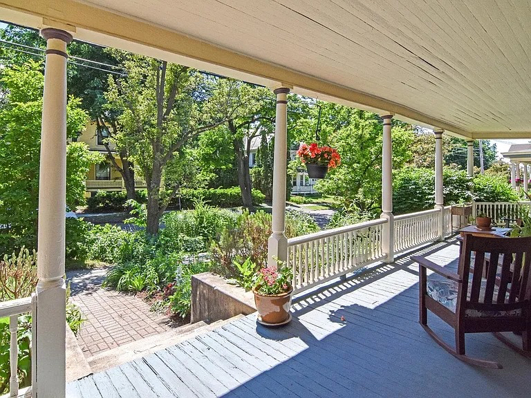 Beautiful Victorian within walking/biking distance to Hospital, Downtown and Lake - Photo 1