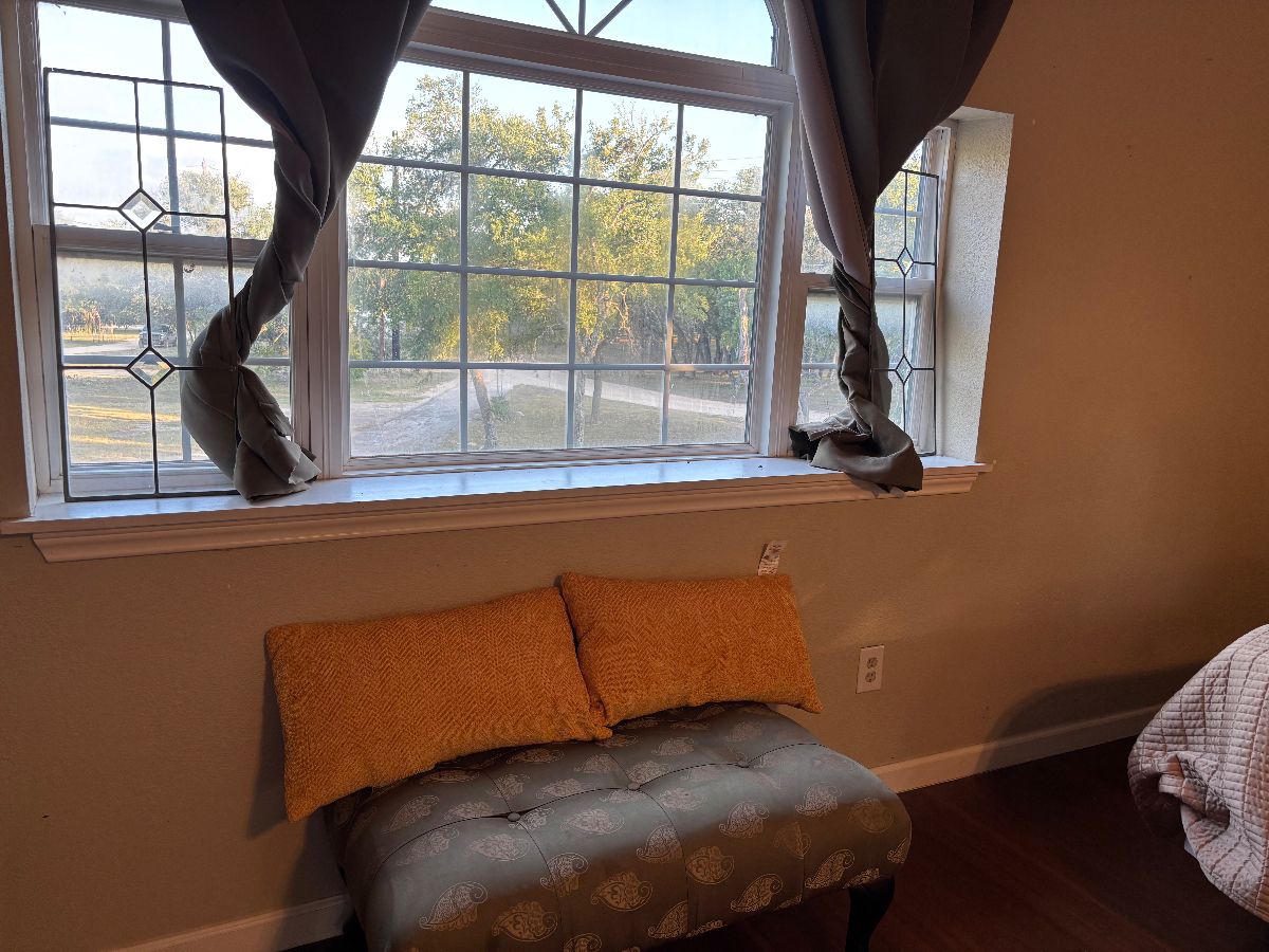 Quiet living space. UTILITIES INCLUDED currently rented until March 2026 - Photo 1