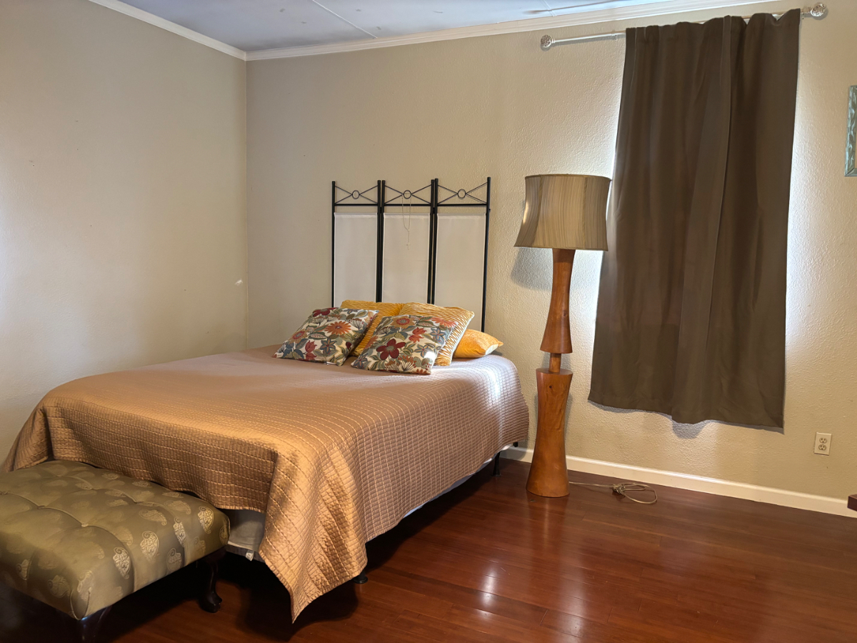 Quiet living space. UTILITIES INCLUDED currently rented until March 2026 - Photo 5