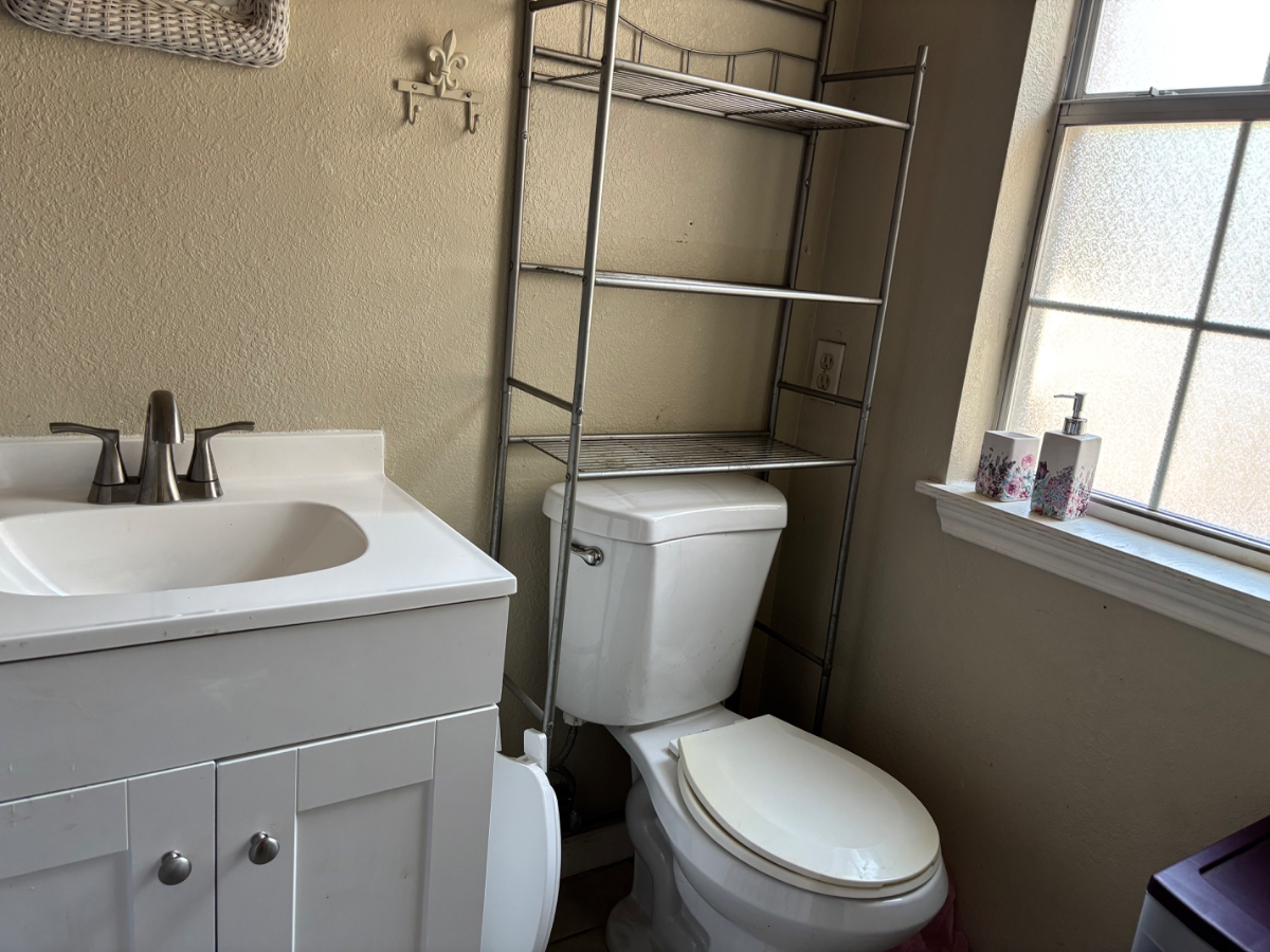 Quiet living space.  UTILITIES INCLUDED currently rented until March 2026 - Photo 9