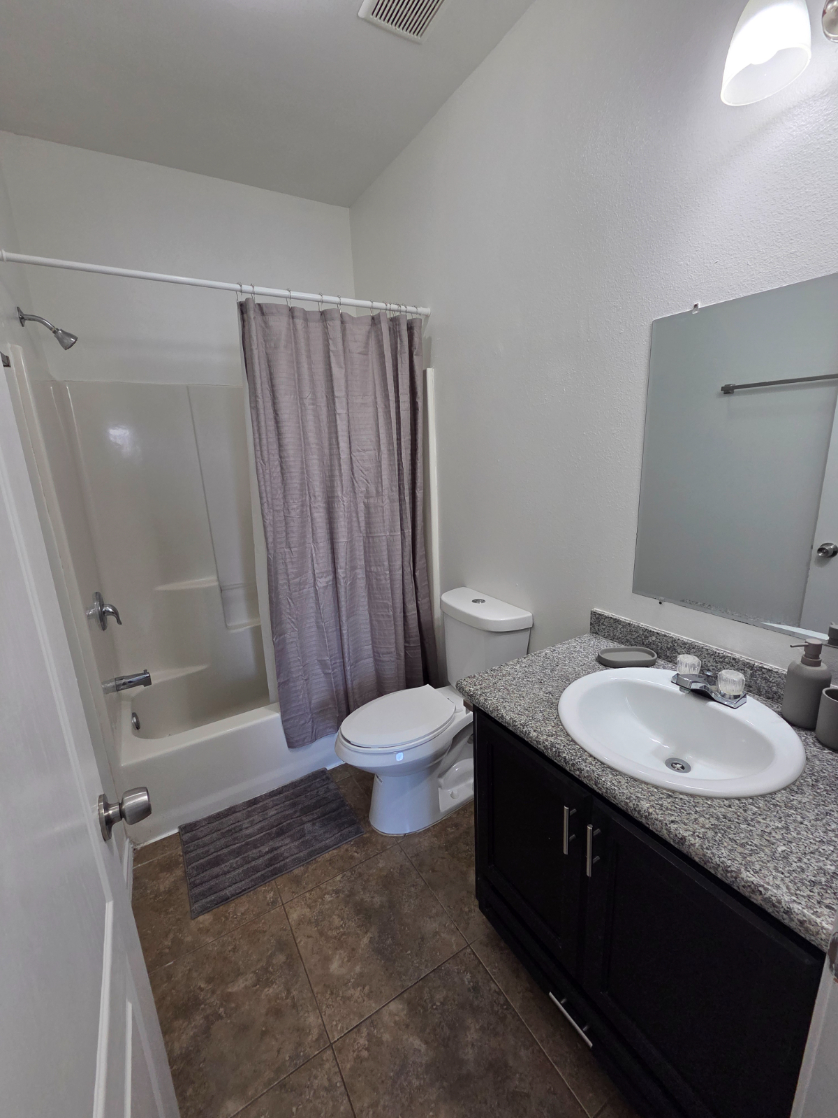 Fully Furnished 2BR 2BA All Utilities Paid Flexible Lease - Photo 2