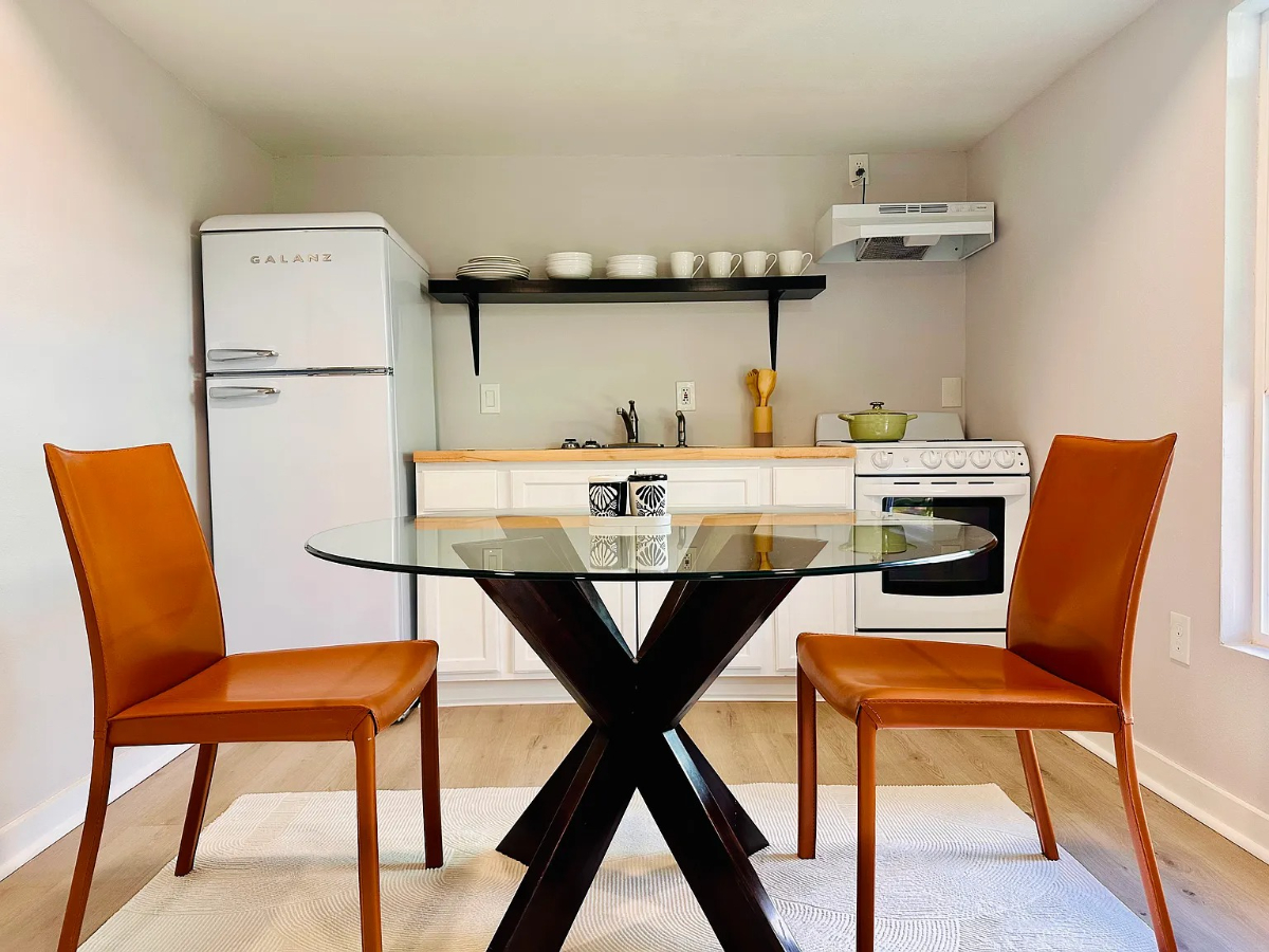 Modern Furnished 1BR Apartment with Backyard... - Photo 4