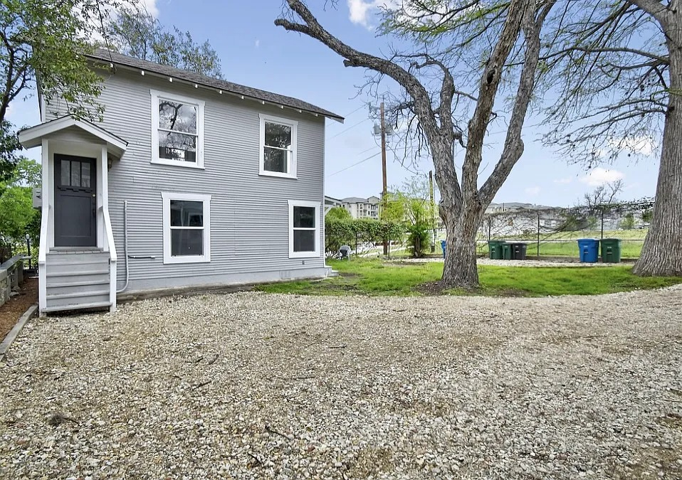 Modern Furnished 1BR Apartment with Backyard... - Photo 9