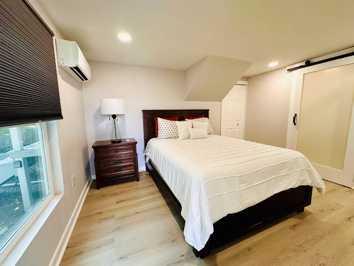 Modern Furnished 1BR Apartment with Backyard... - Photo 5