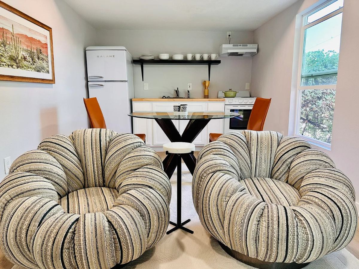 Modern Furnished 1BR Apartment with Backyard... - Photo 2