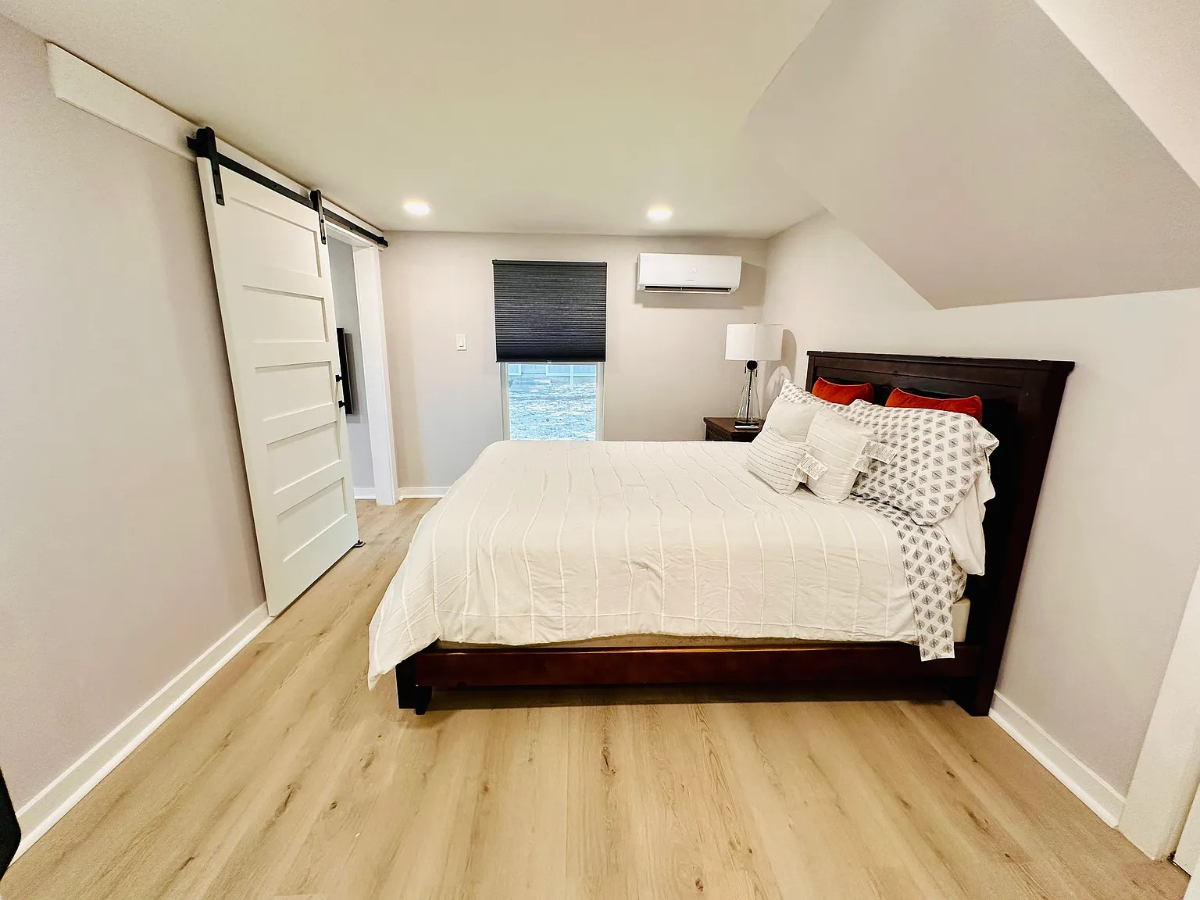 Modern Furnished 1BR Apartment with Backyard... - Photo 6
