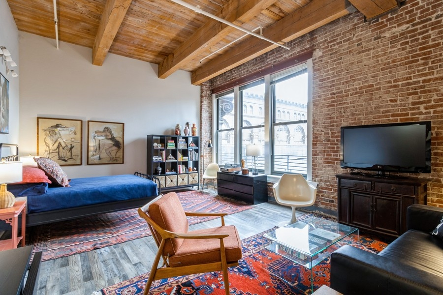 Soho Condo- Heart Of Down Town - Photo 3