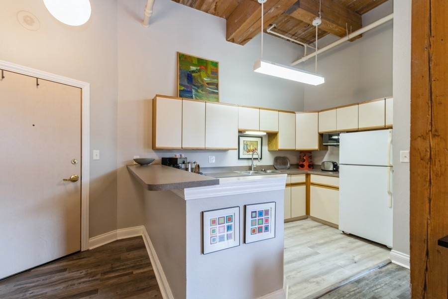 Soho Condo- Heart Of Down Town - Photo 5