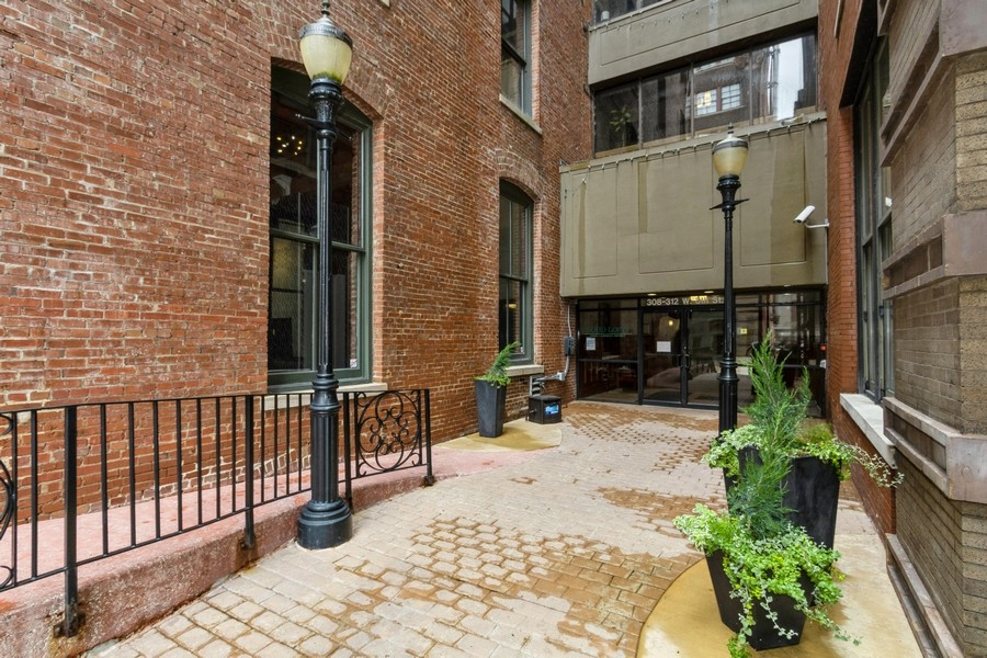 Soho Condo- Heart Of Down Town - Photo 9