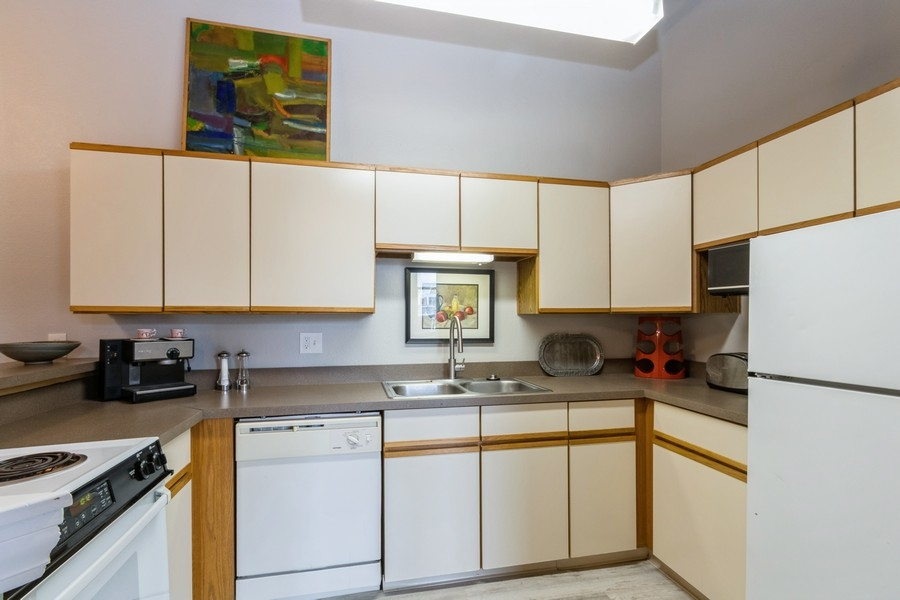 Soho Condo- Heart Of Down Town - Photo 11