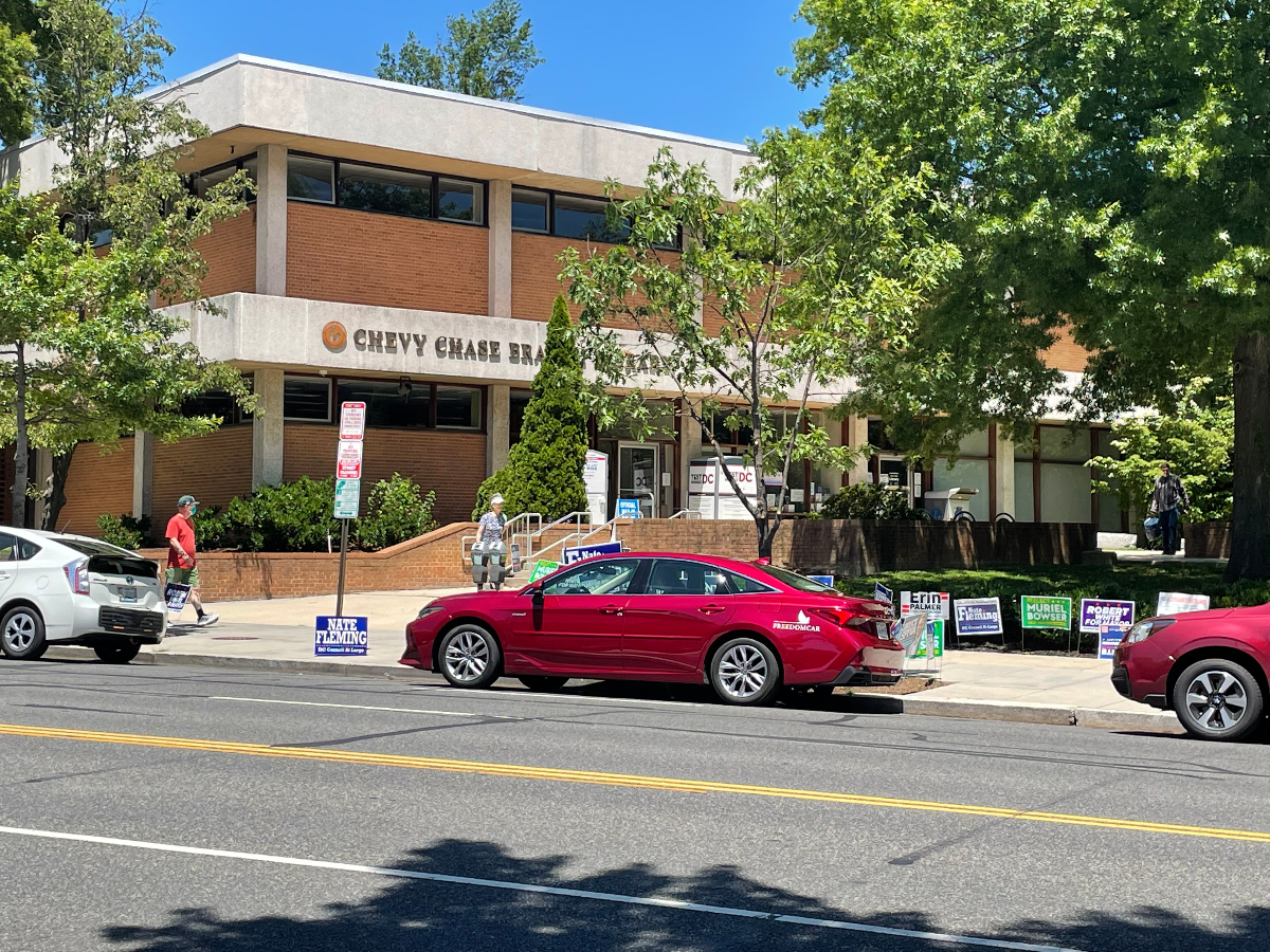 EASY TRAVEL TO HOSPITALS ... CAPITAL HILL ... UNIVERSITIES - Free Parking - Photo 12