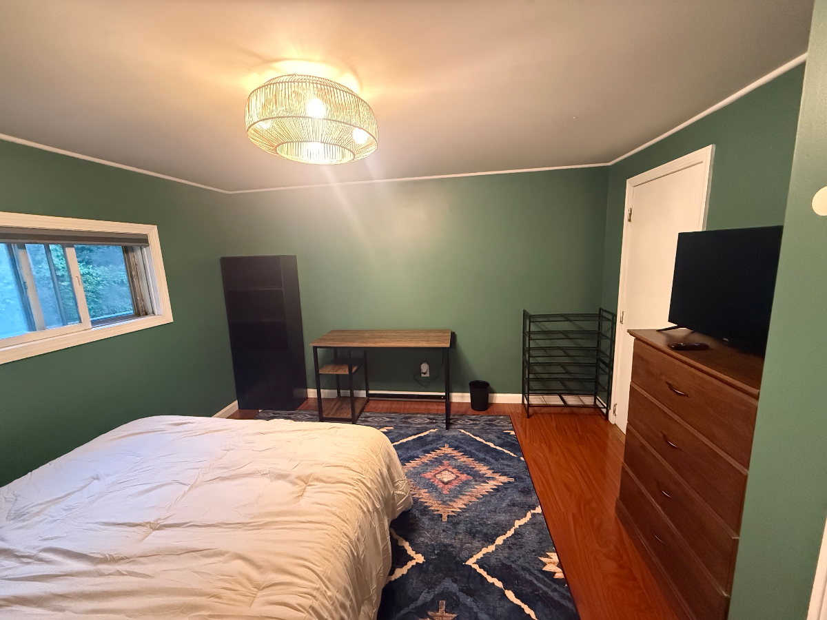 Room for Rent with Pool, Parking & Close to UVM - Photo 3