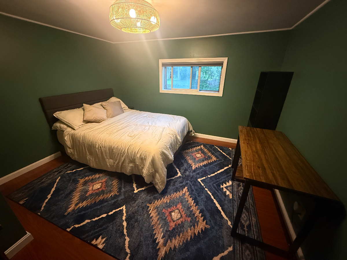 Room for Rent with Pool, Parking & Close to UVM - Photo 1