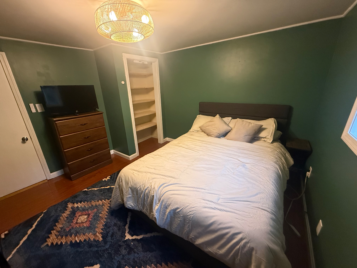 Room for Rent with Pool, Parking & Close to UVM - Photo 2