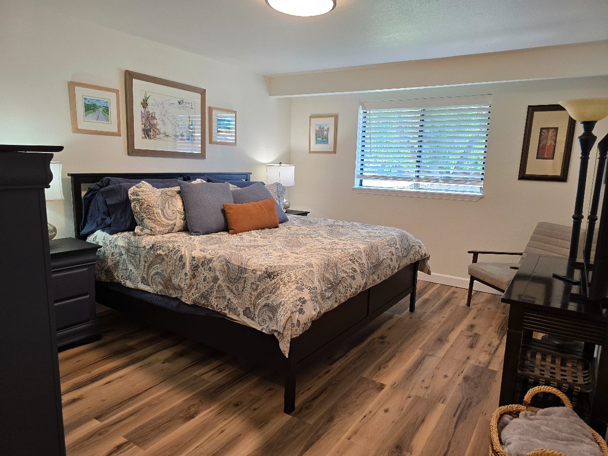 Larado Landing offers a stylishly remodeled and furnished, 3 bedroom, 2 bath home - Photo 6