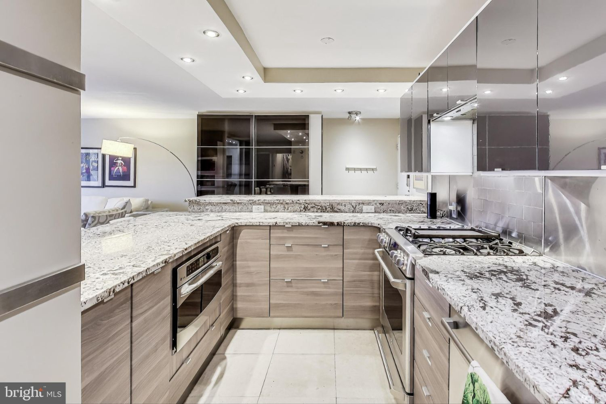 Apartment Centrally Located to Metro, The Wharf and Downtown - Photo 8