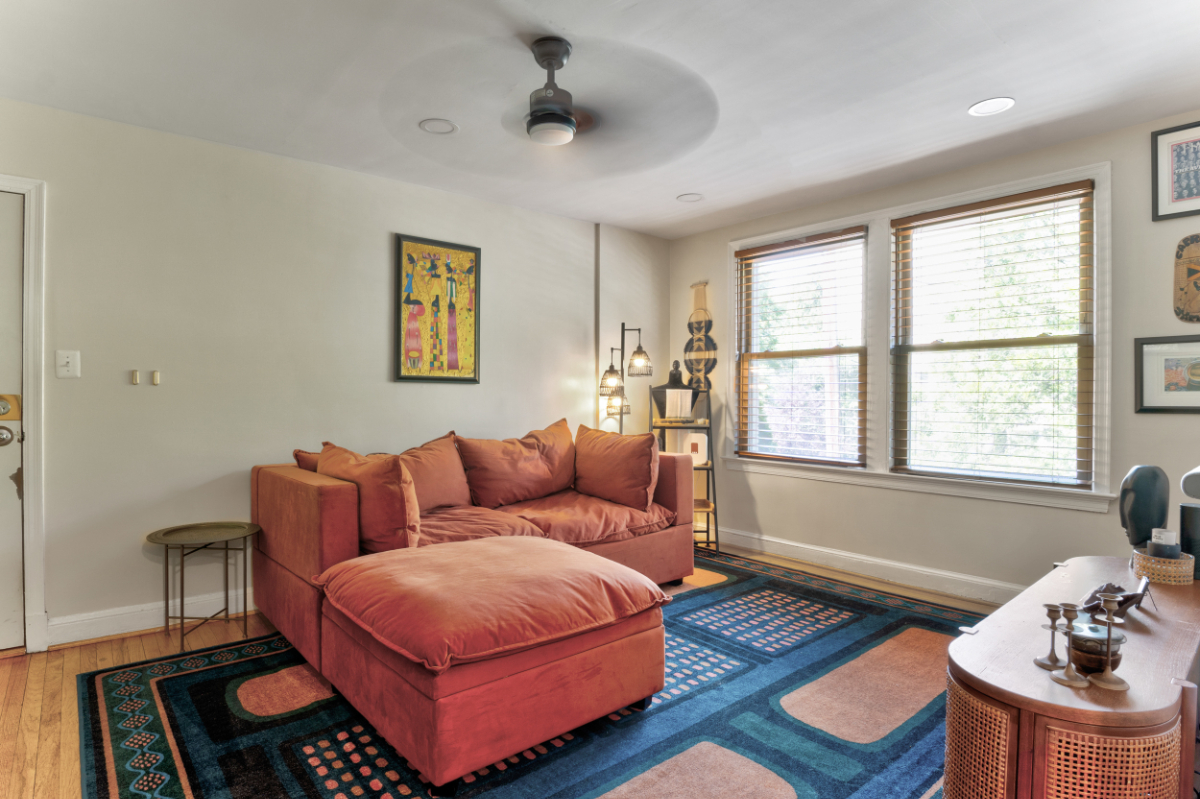 Vibrant 1 Bedroom Centrally Located - Photo 2