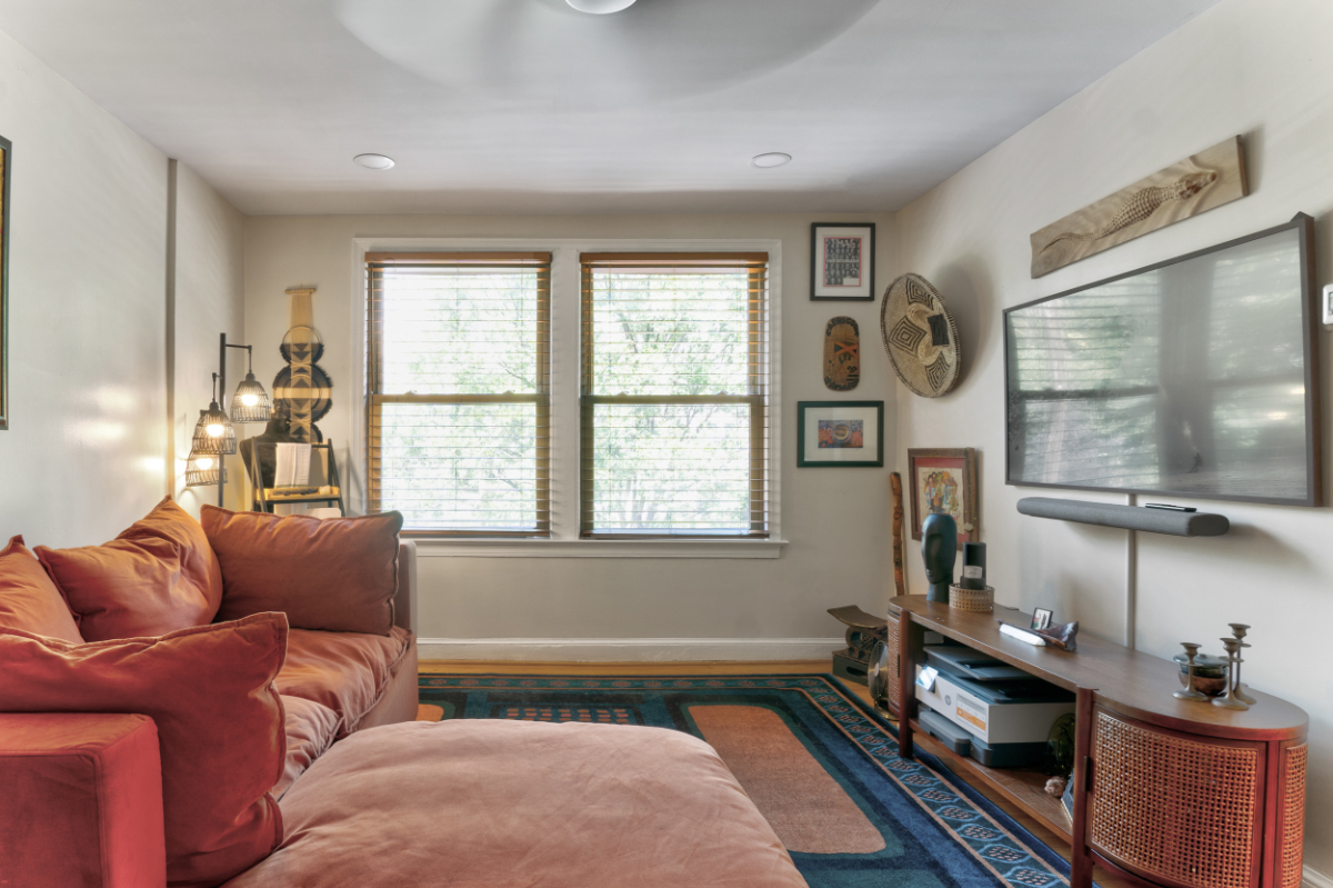 Vibrant 1 Bedroom Centrally Located - Photo 3
