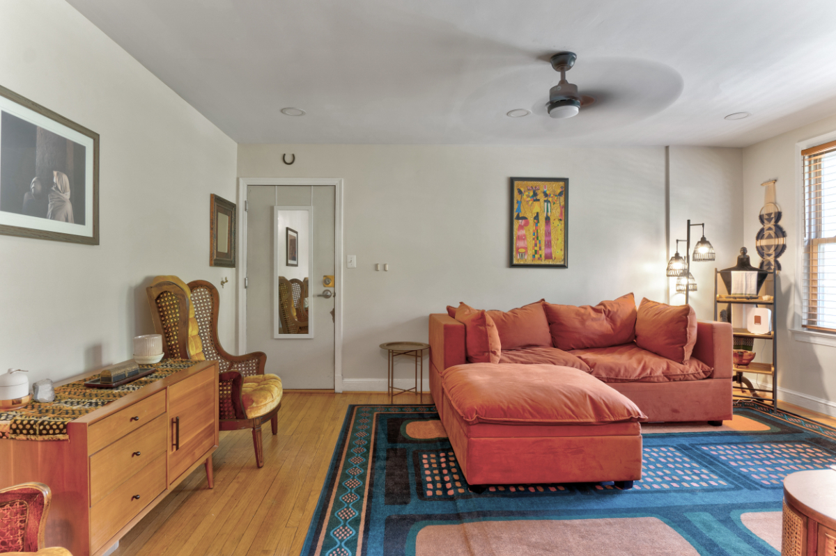 Vibrant 1 Bedroom Centrally Located - Photo 4