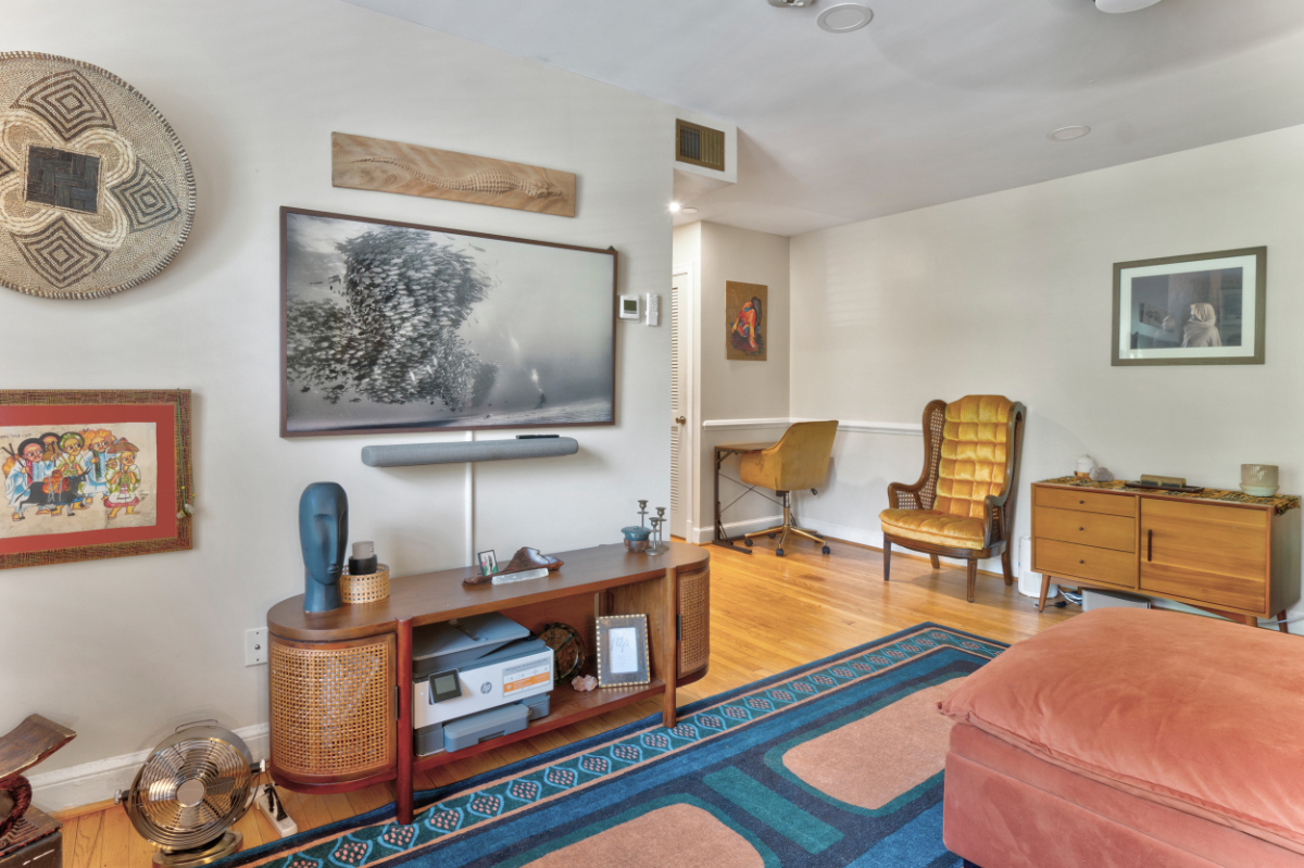 Vibrant 1 Bedroom Centrally Located - Photo 6