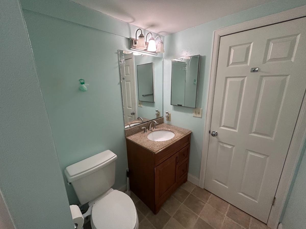 Beautiful 2 Bed 2 Bath Apartment Close to Lake Champlain and Supermarkets - Photo 12