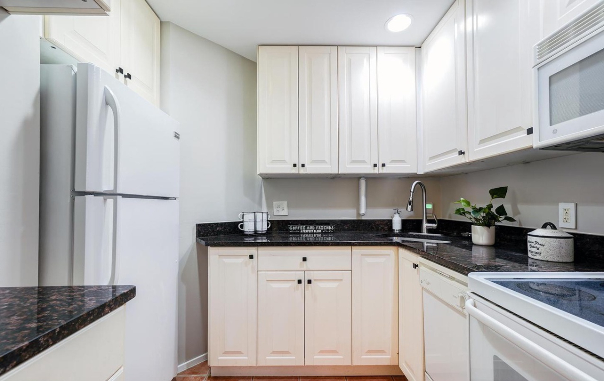 All Utilities Included! Central Adams Morgan 1BR/1BA Condo - Photo 3