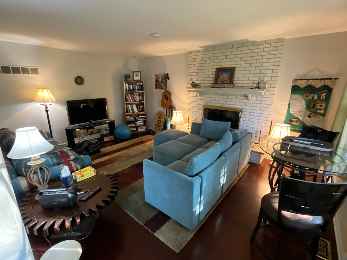 Private Room in Spacious Home - Walking Distance to Ruby, Children's, and WVU HSC - Photo 3