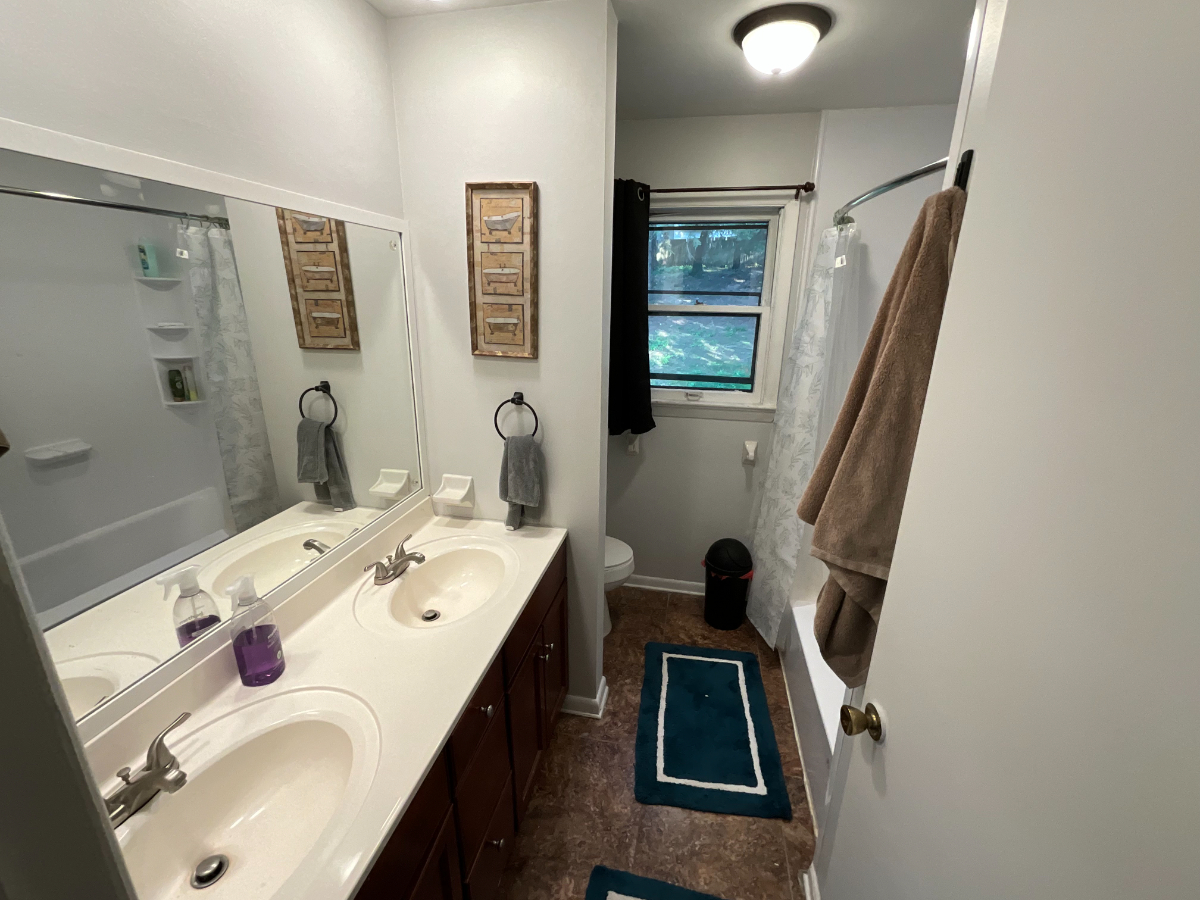 Private Room in Spacious Home - Walking Distance to Ruby, Children's, and WVU HSC - Photo 12