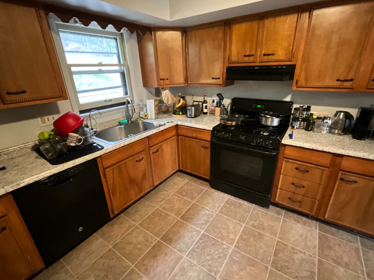 Private Room in Spacious Home - Walking Distance to Ruby, Children's, and WVU HSC - Photo 6