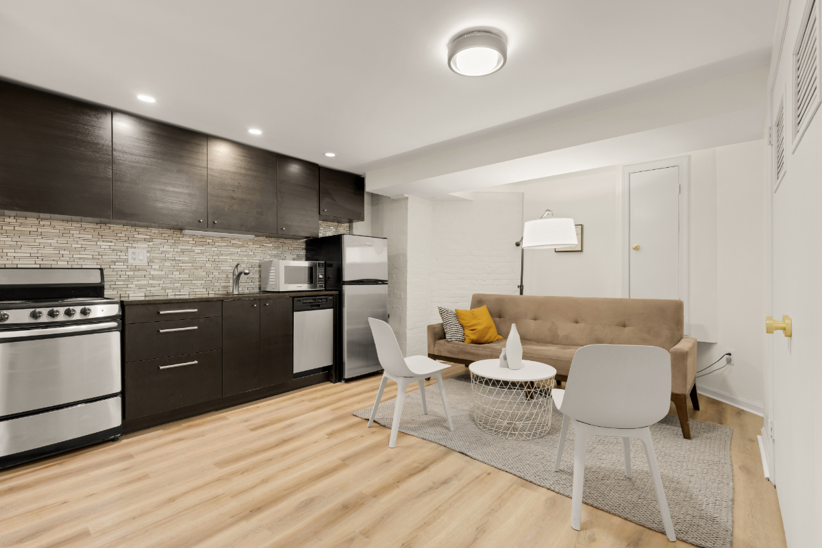 1 BR English Basement apartment, steps from Georgetown Hospital - Photo 2