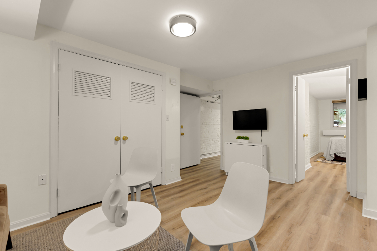 1 BR English Basement apartment, steps from Georgetown Hospital - Photo 5