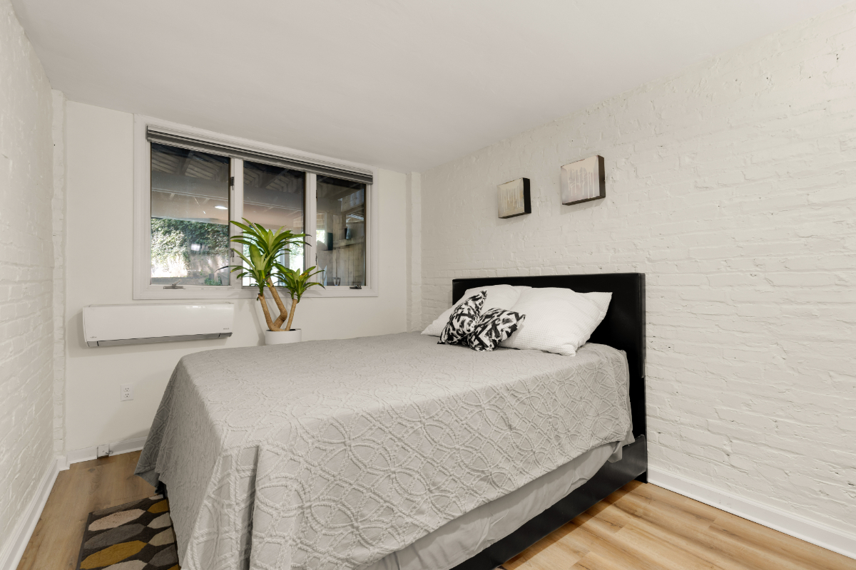 1 BR English Basement apartment, steps from Georgetown Hospital - Photo 6