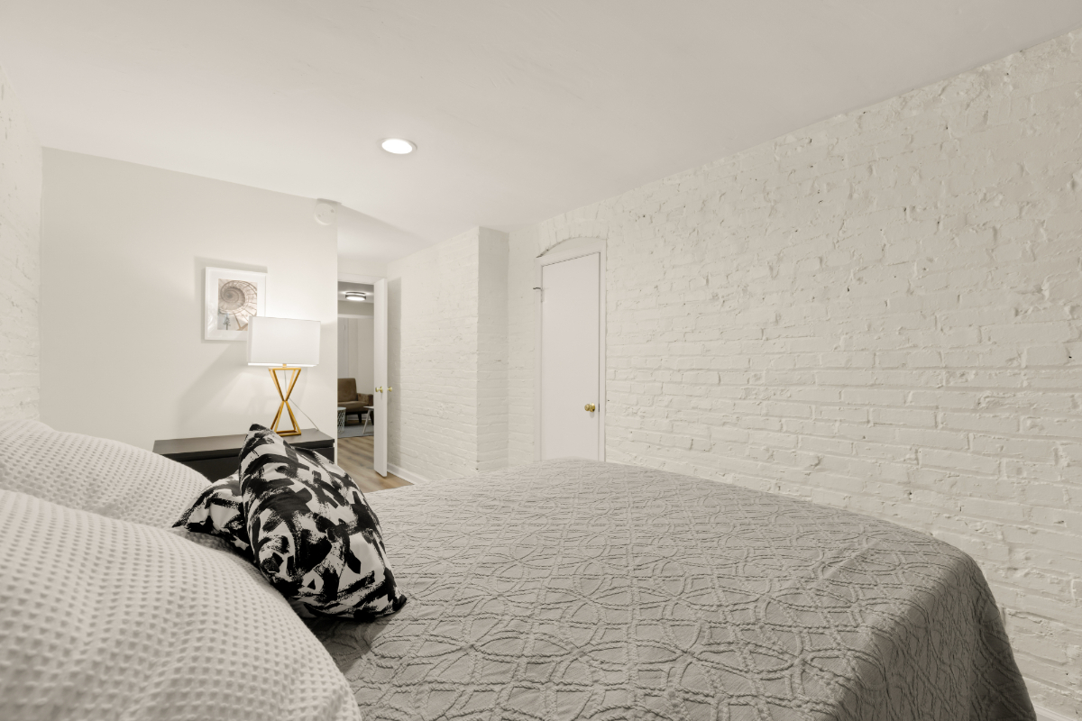 1 BR English Basement apartment, steps from Georgetown Hospital - Photo 7