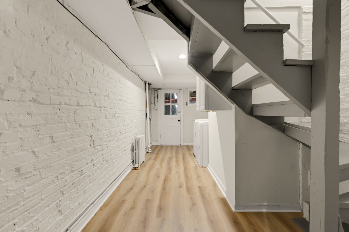 1 BR English Basement apartment, steps from Georgetown Hospital - Photo 9
