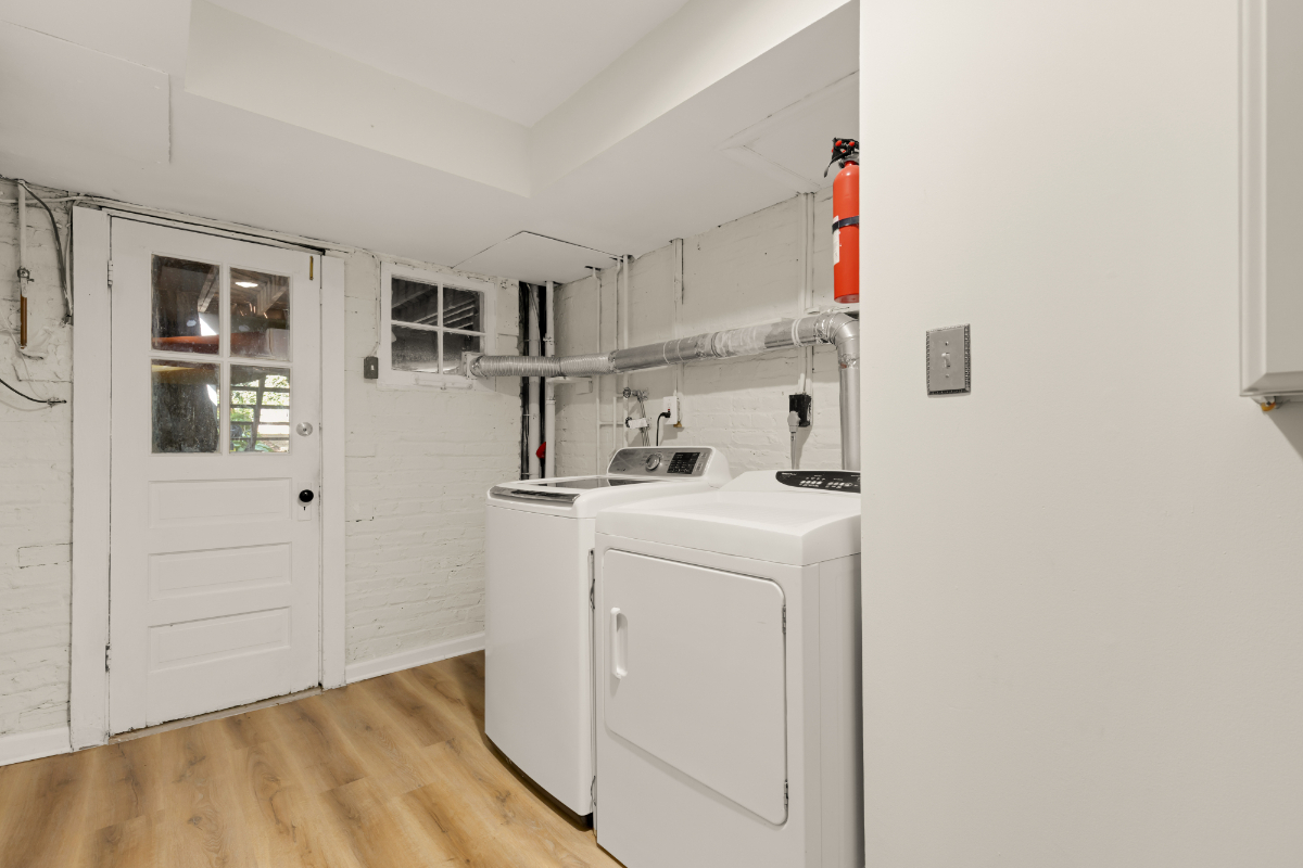 1 BR English Basement apartment, steps from Georgetown Hospital - Photo 11