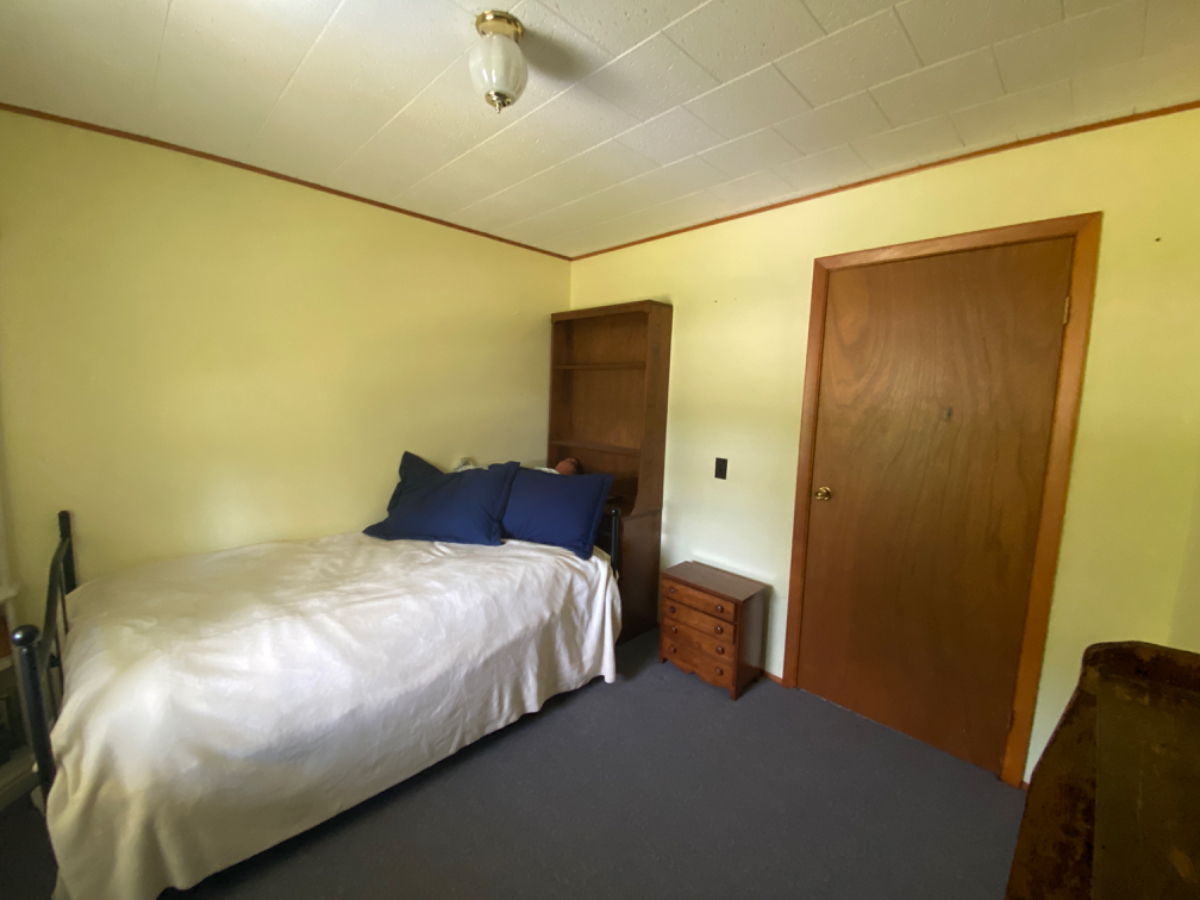 Quiet, Comfortable Room in Owner-Occupied Home - Photo 3