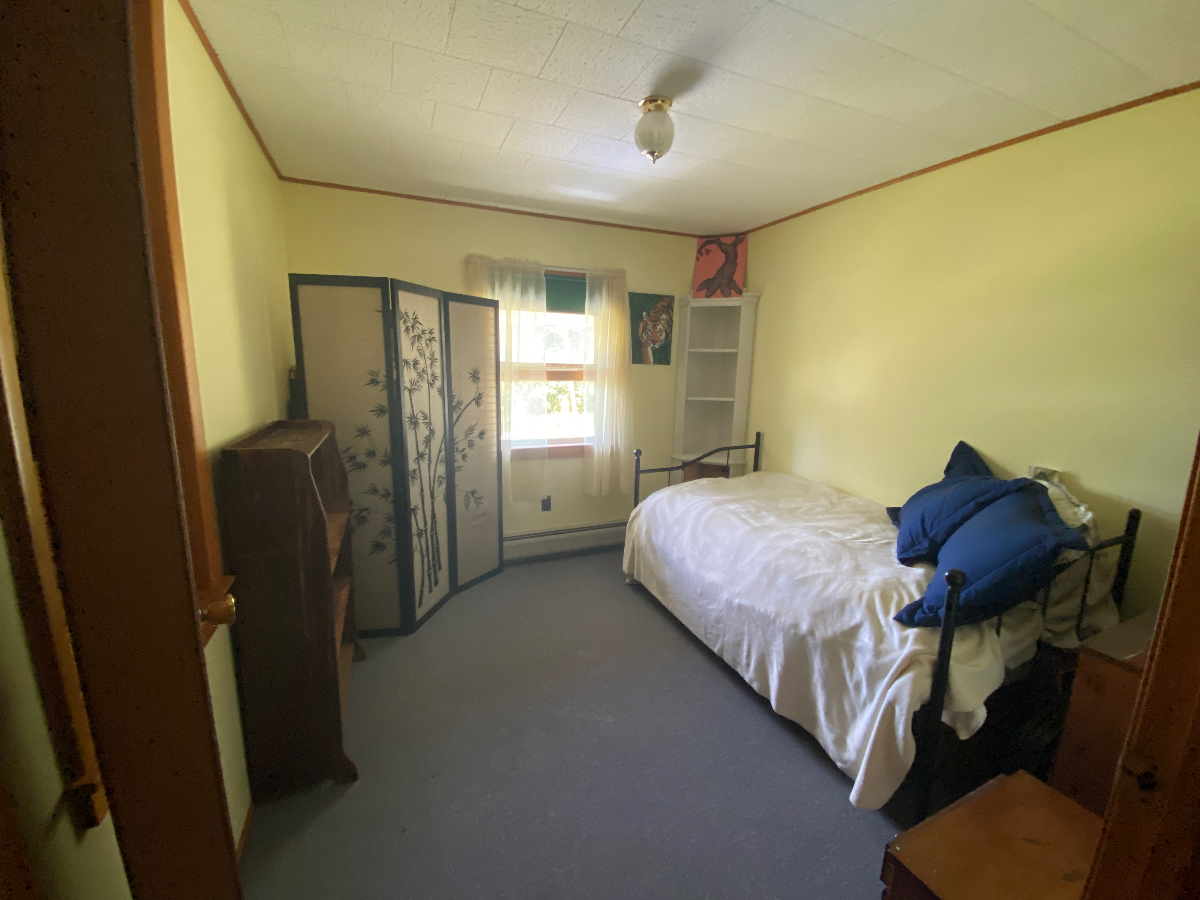 Quiet, Comfortable Room in Owner-Occupied Home - Photo 1