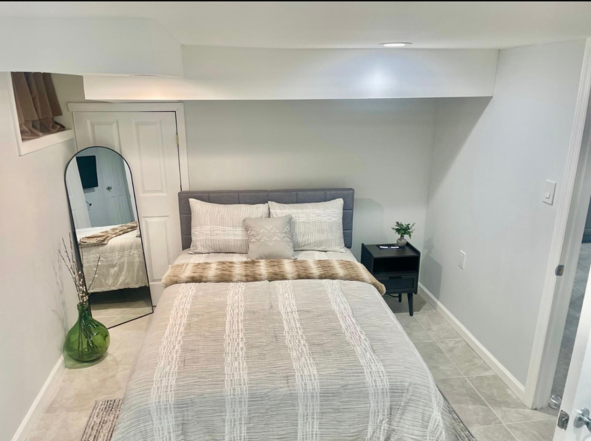 Cozy One-Bedroom Basement Apartment with Patio Near Train Station - Photo 4