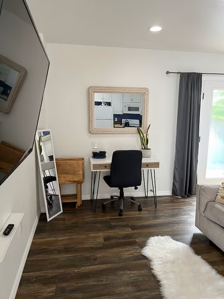 Charming Private Cottage with Hot Tub - Photo 4