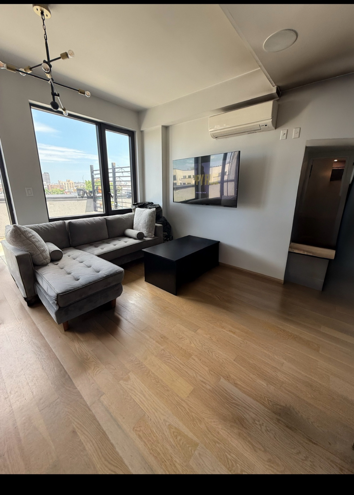 Top-Floor 1BR Apartment with Balcony, Smart TVs, Gym, Theater & Utilities Included - Photo 2