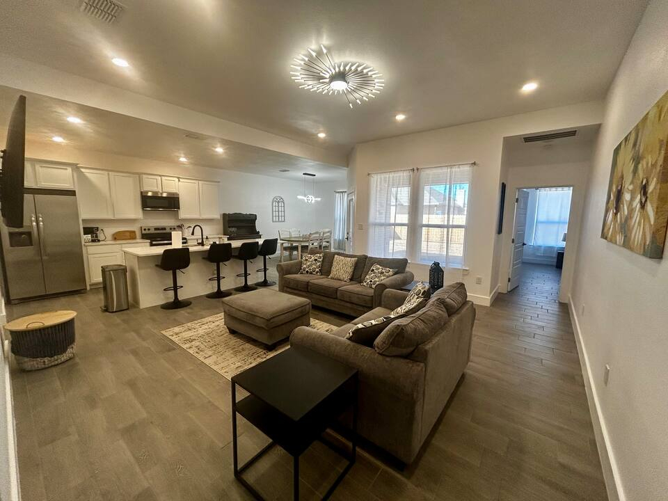 Bright & Spacious New Build Home with Modern Amenities and Comforts - Photo 1