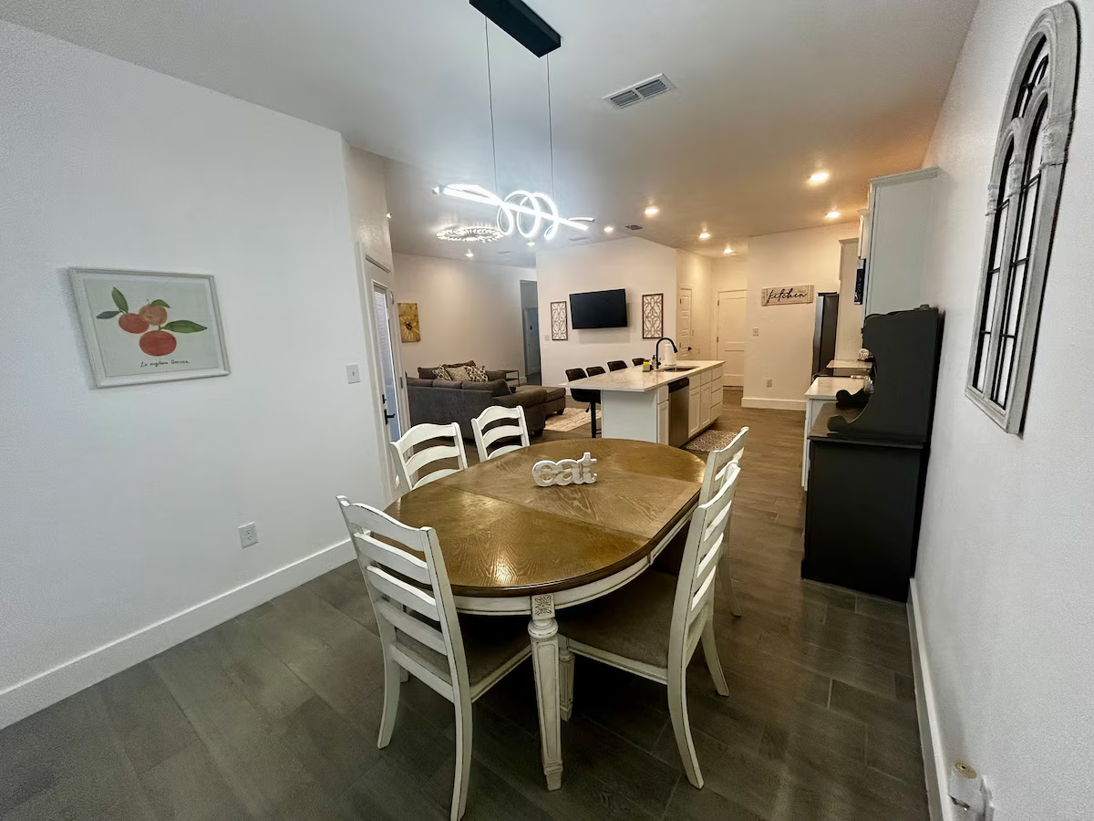 Bright & Spacious New Build Home with Modern Amenities and Comforts - Photo 5