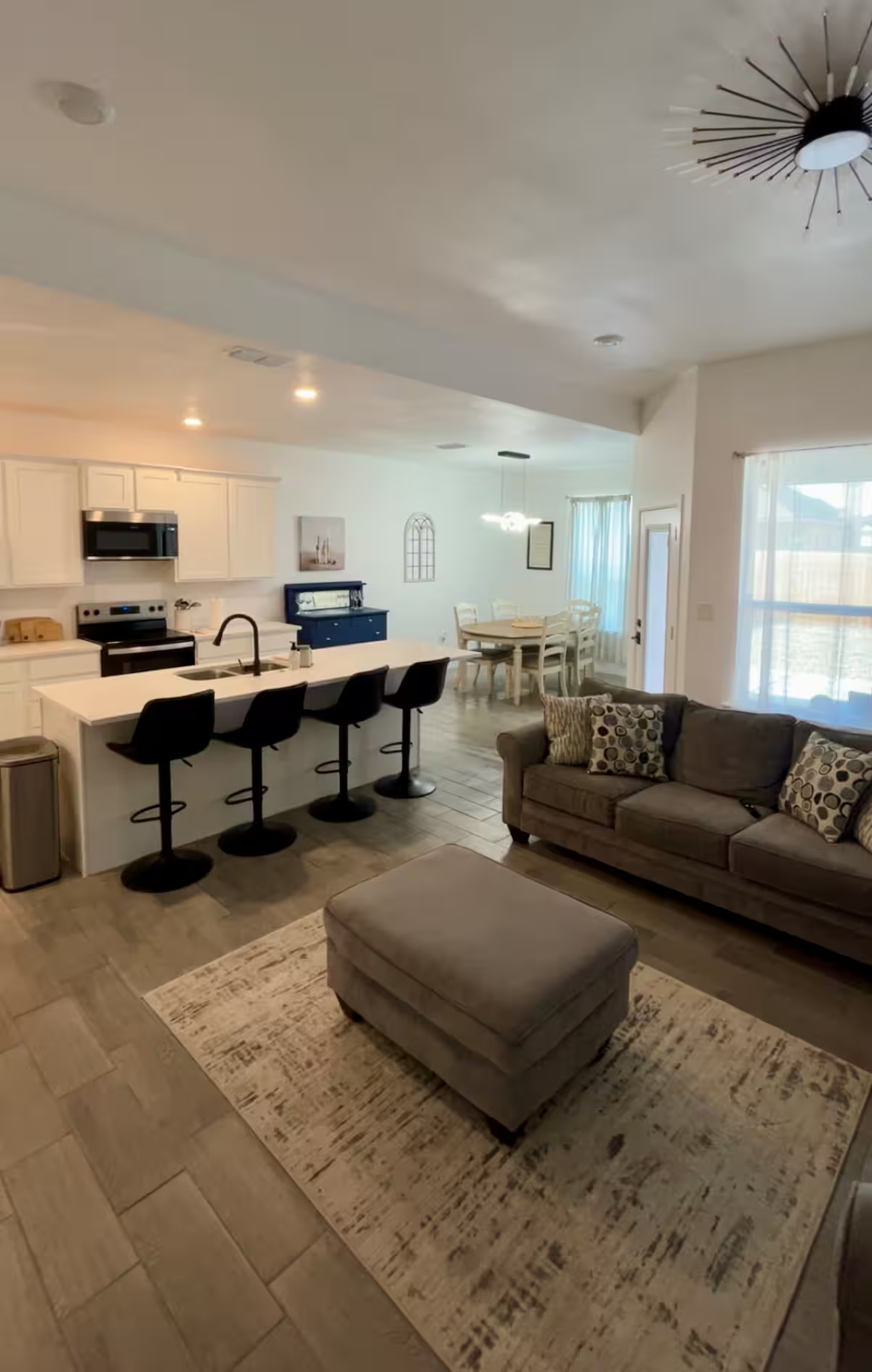 Bright & Spacious New Build Home with Modern Amenities and Comforts - Photo 7
