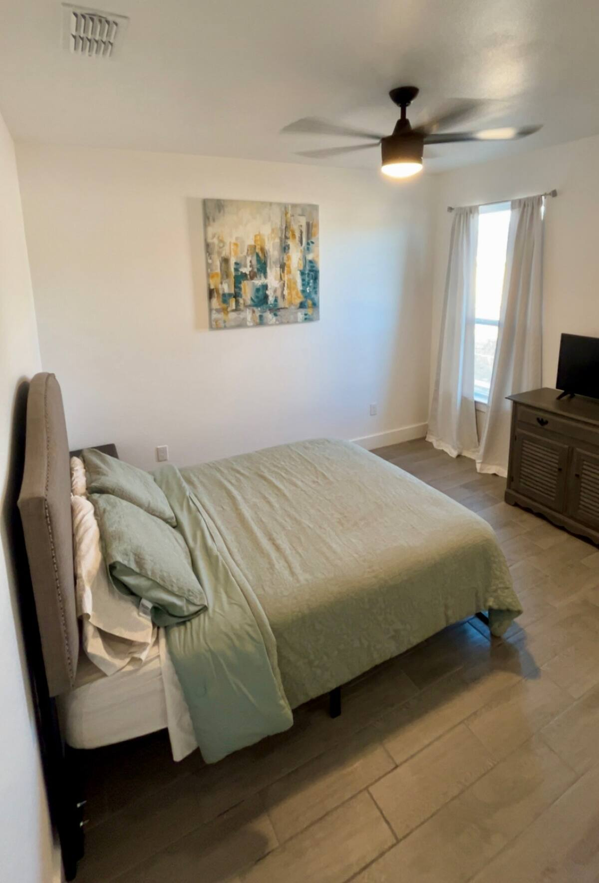 Bright & Spacious New Build Home with Modern Amenities and Comforts - Photo 8