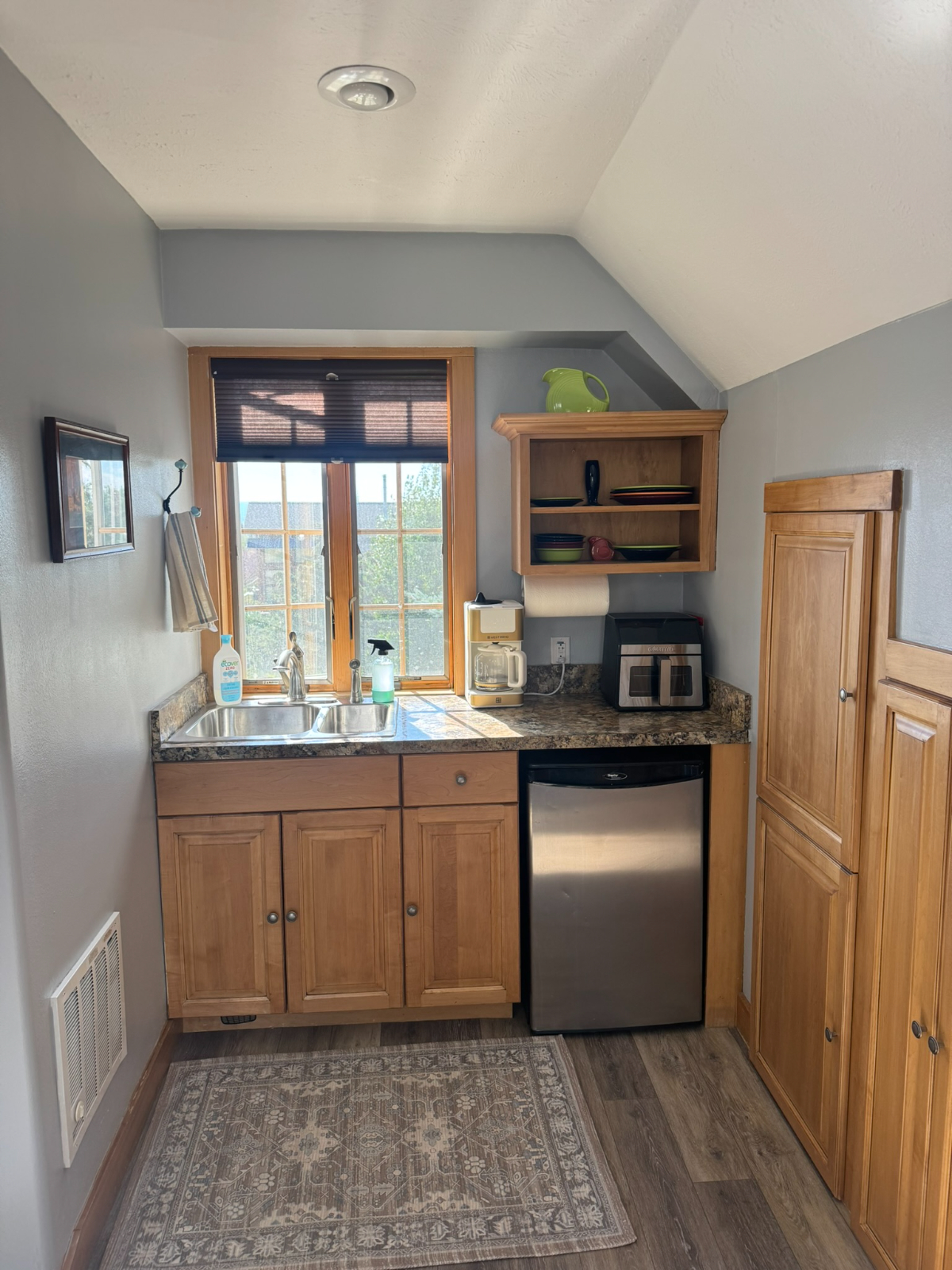 Raven's Heaven - Mountain-View Studio in Alta with Private Deck, Kitchenette & Laundry - Photo 11