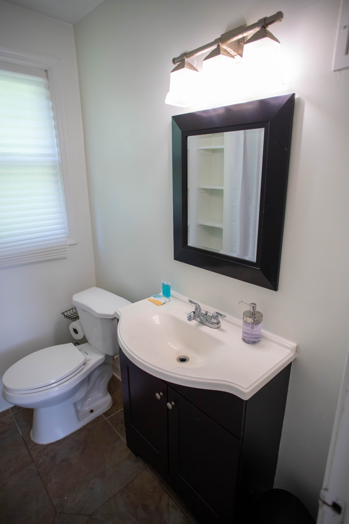 Charming 2-Bedroom DC Home Near Metro - Photo 5