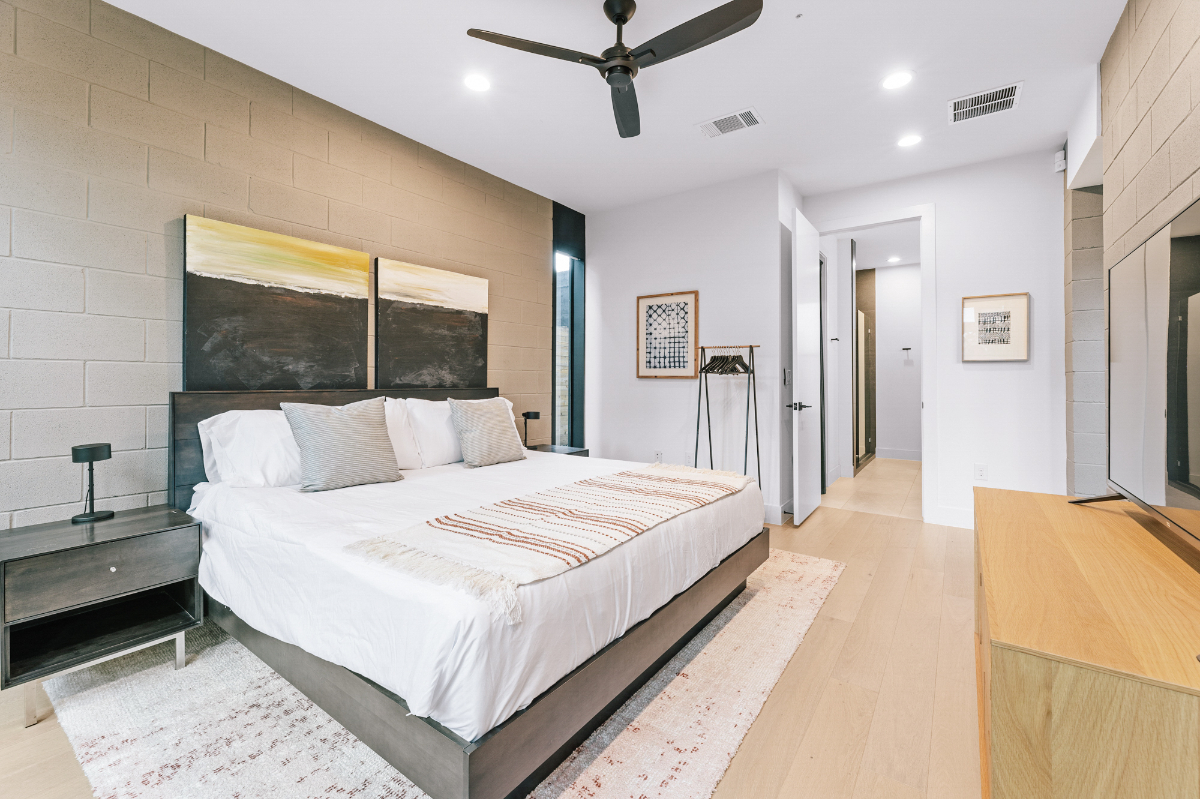 Luxury 3BR Home | Minutes from UT Campus - Photo 3